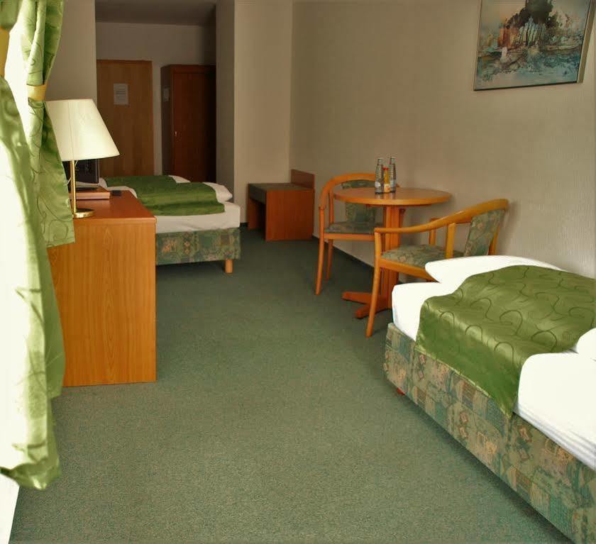 Hotel Abtshof Halberstadt Esterno foto