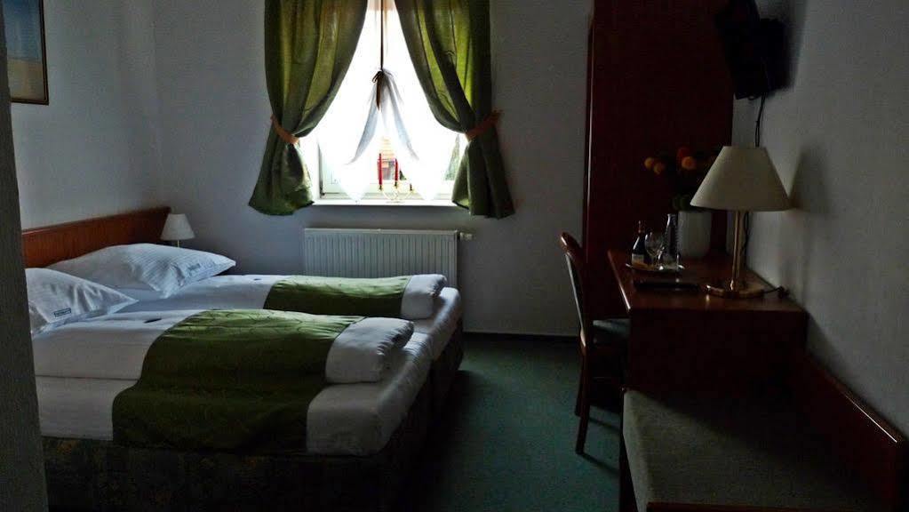 Hotel Abtshof Halberstadt Esterno foto