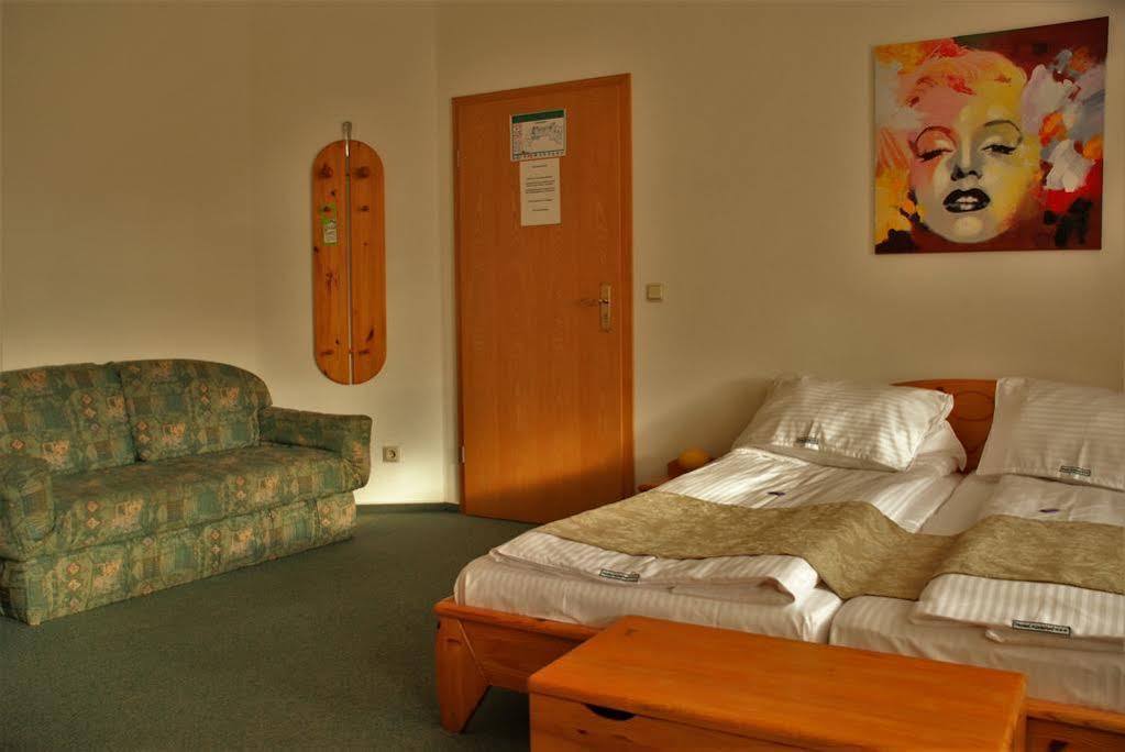 Hotel Abtshof Halberstadt Esterno foto
