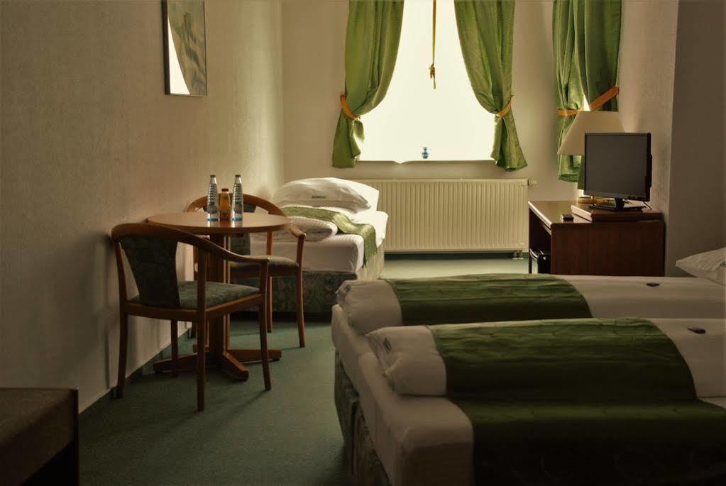 Hotel Abtshof Halberstadt Esterno foto